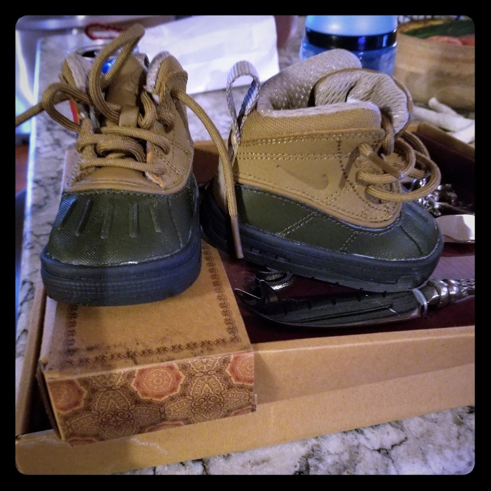 Boys Nike boots